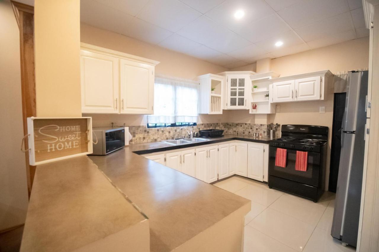 Stacys Place #1 2 Bedroom Apartment Port of Spain Екстериор снимка
